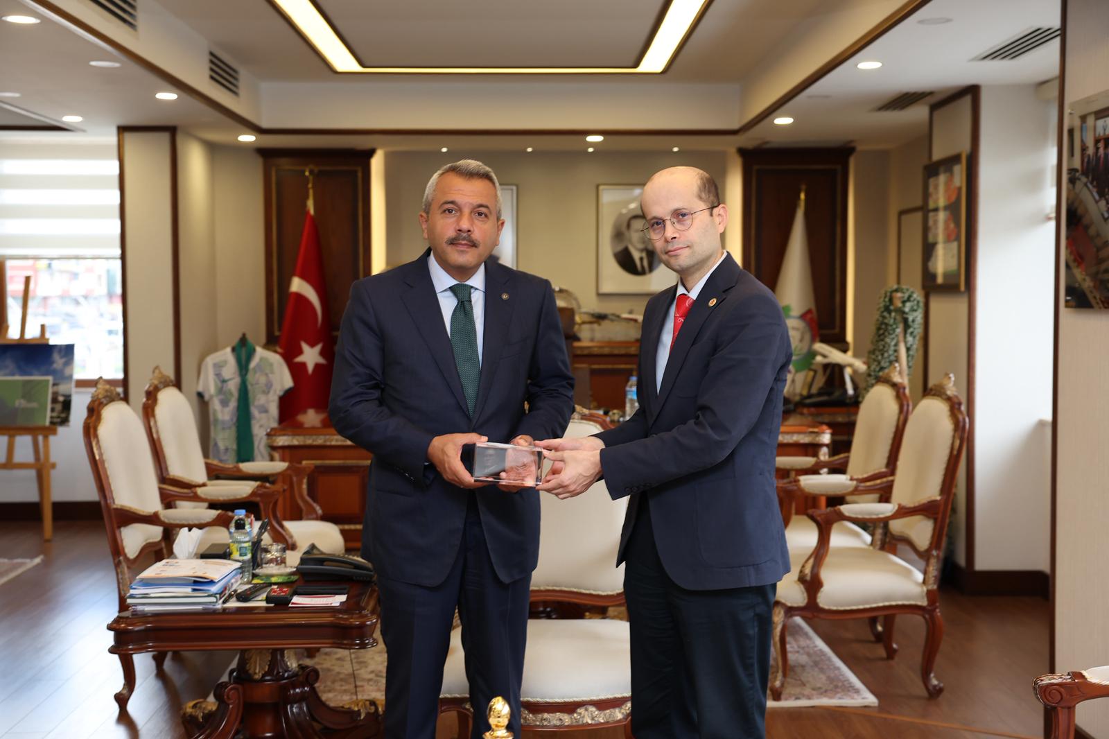 Doç. Dr. Ahmet Kılınç Rize Valisi İhsan Selim Baydaş’ı Makamında Ziyaret Etti