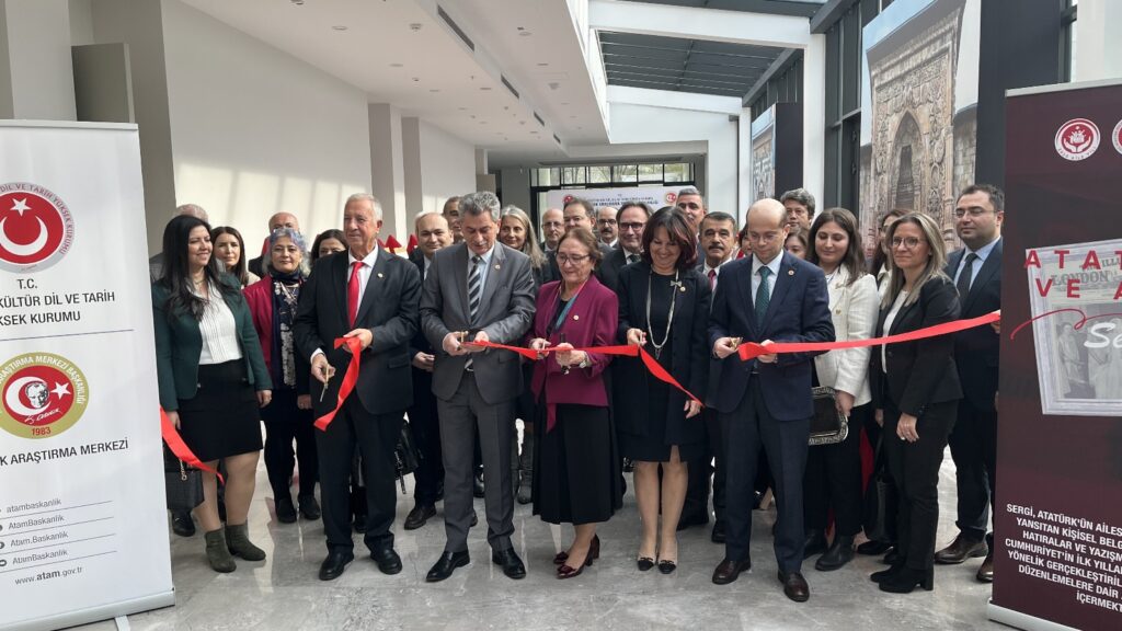 Atatürk’ün Aile Hayatına Işık Tutan “Atatürk ve Aile Sergisi”