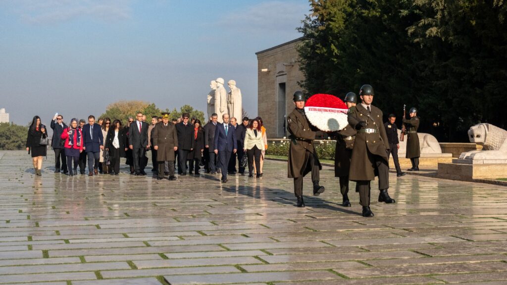 Atatürk Araştırma Merkezi Bilim Kurulu Heyetinden Anıtkabir’i Ziyaret