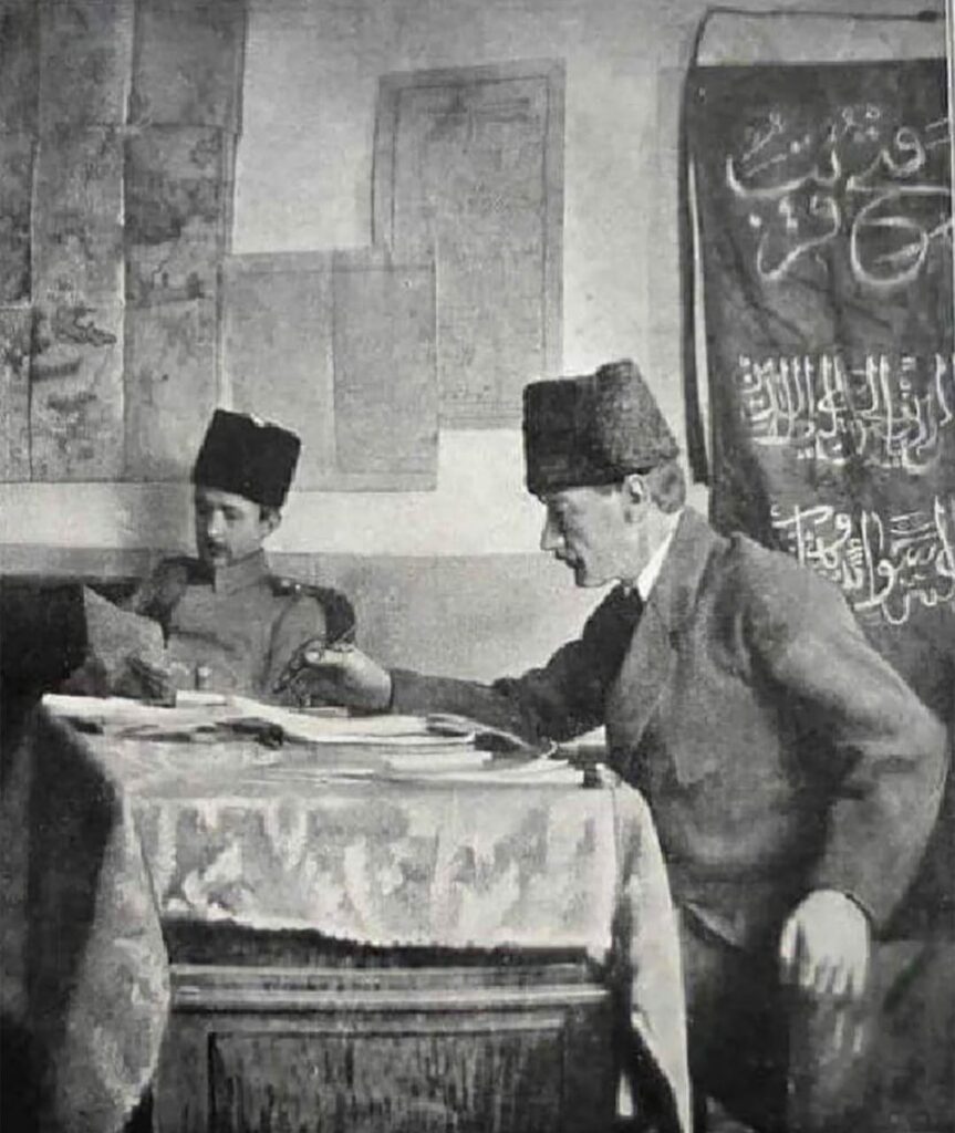 Atatürk’ün Ömrünü Adadığı Cumhuriyet, Ulu Önderimizin Fotoğraflarıyla Belgeleniyor