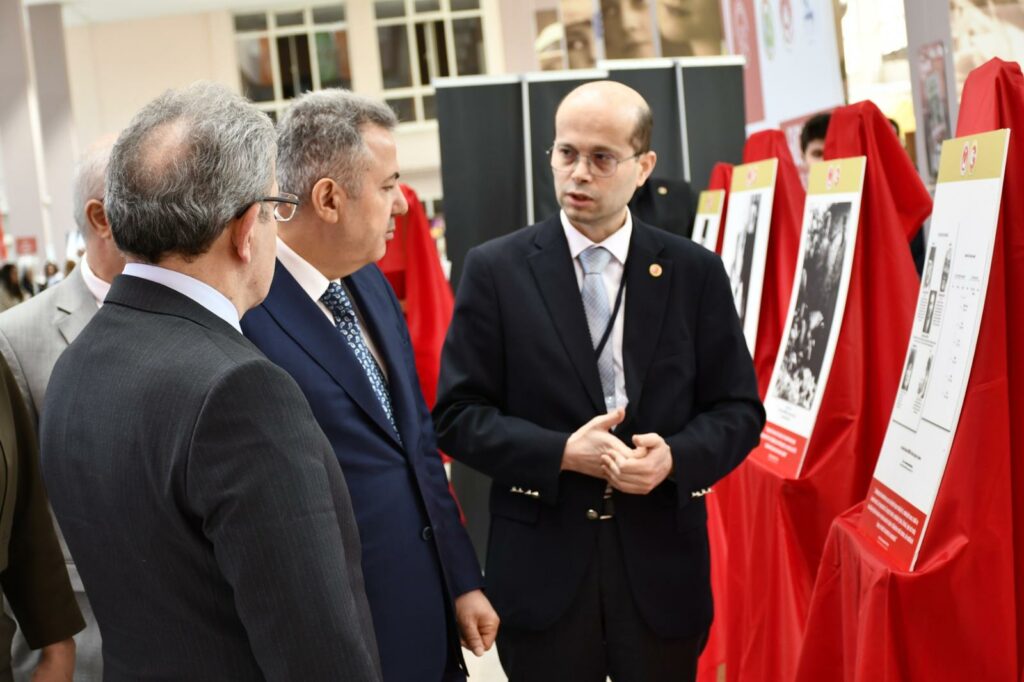 “Atatürk ve Aile Sergisi” İzmir’de Açıldı