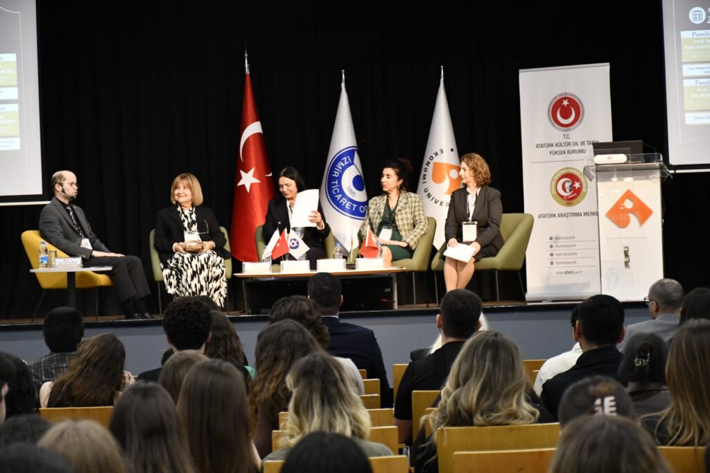 Türk Kanunu Medenisi’nin Hazırlanış Süreci İzmir’de Yoğun Katılımla Ele Alındı